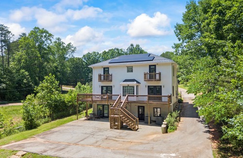 Gumlog House | Lake house on deep water w/boat dock