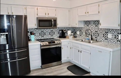 East Arlington House | Lake house scenic view with close proximity to the beach and necessities