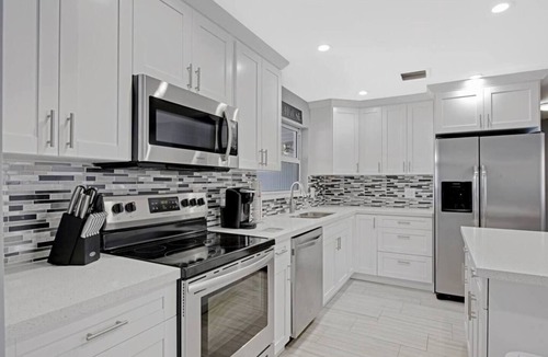 Davie House | Lake house unit 1 by PMI
