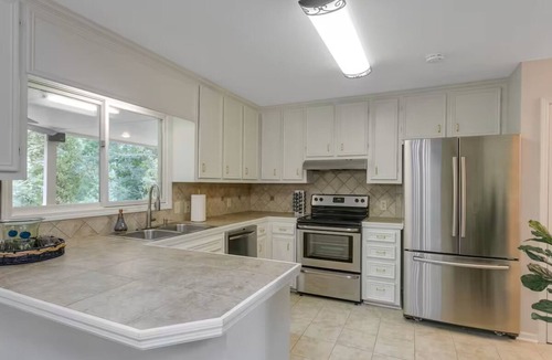 Gainesville House | Lake House w/Great Porch View & Easy Dock Access