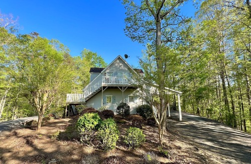 Sunset Cottage | Lake Keowee Access -- Hiker's Delight -- Clemson -- Downtown Greenville
