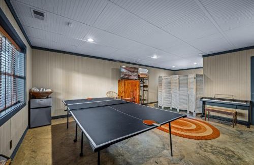 Mentone House | Lake Lahusage Front - Private Dock, Game Room