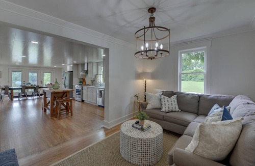 Gainesville House | Lake Lanier Farmhouse near Olympic Rowing Venue