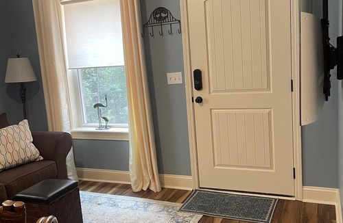 Gainesville House | Lake Lanier Home. 1 BR APT. with dock on private cove. 35 minutes to Dahlonega.