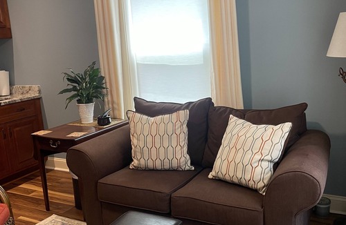 Gainesville House | Lake Lanier Home. 1 BR APT. with dock on private cove. 35 minutes to Dahlonega.