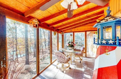 Gainesville House | Lake Lanier Log House with Water Views & Screened Porch