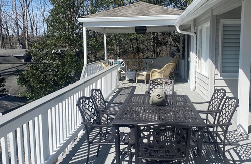 Gainesville House | Lake Lanier - On The Water - Dock, Quiet Cove, Pool Table, Fire Pit
