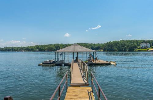 Arley House | Lake Life 105 - Private Pool Overlooking The Lake!