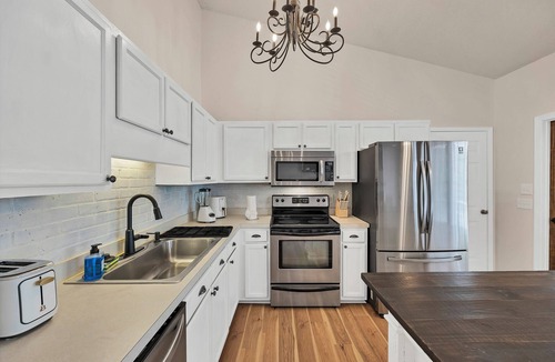 Chapin House | Lake Life Chapin Retreat, Sleeps 7, King Bed