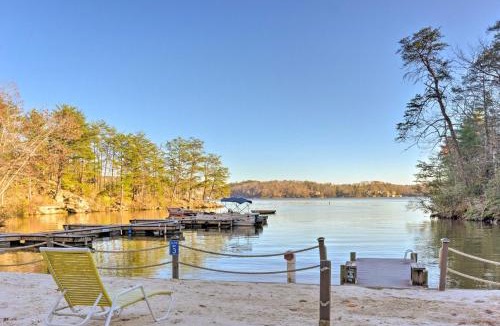 Lake Lure House | Lake Lure Log Cabin w/Grill, Near Hiking!
