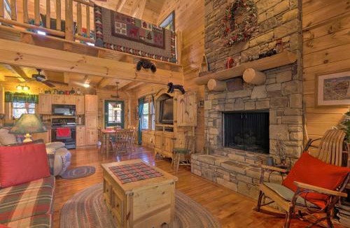 Lake Lure House | Lake Lure Log Cabin w/Grill, Near Hiking!