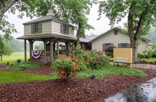 Lake Lure Condo | Lake Lure North Carolina | Couples Mountain Retreat | Pool + Lake