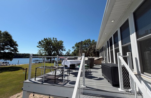 Summerton House | Lake Marion FRONT Home. Goat Island/Summerton. Private dock & ramp. Sleeps 12!