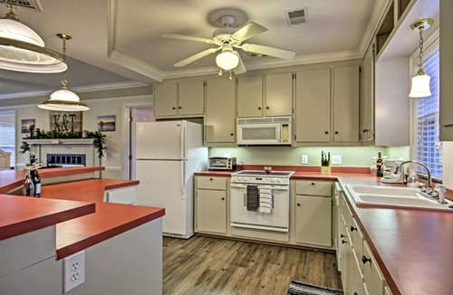 Prosperity House | Lake Murray Home with Kayaks, 13 Mi to Dreher Island!