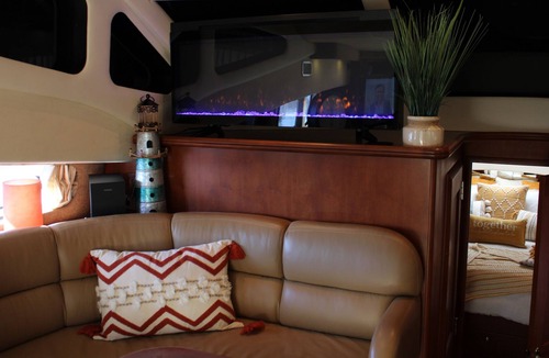 Lake Murray of Richland Boat Rental | Lake Murray Luxury Yacht Staycation