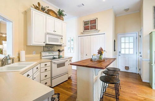 Prosperity House | Lake Murray waterfront | 4BR | Dock | Serene