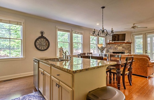 Reynolds Landing House | Lake Oconee Cottage w/Porch-Special Master's Rate!