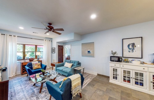 Eatonton Villa | Lake Oconee multi-group villa with four separate condos, fairway views, & AC