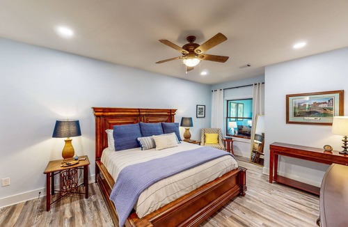 Eatonton Villa | Lake Oconee multi-group villa with four separate condos, fairway views, & AC