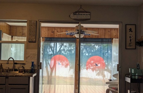 Dunnellon Cottage | Lake Retreat, 2-bedroom, Dogs Welcome, 8 miles to Rainbow River, Sleeps 4