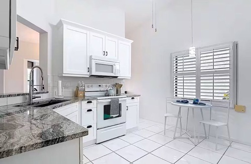 Naples House | Lake Side Spa Home, w/Garage - 3/2