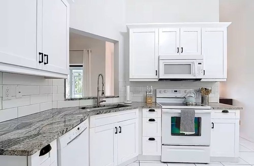 Naples House | Lake Side Spa Home, w/Garage - 3/2
