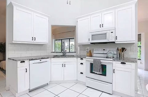 Naples House | Lake Side Spa Home, w/Garage - 3/2