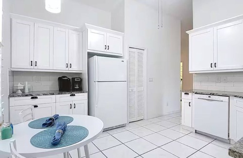 Naples House | Lake Side Spa Home, w/Garage - 3/2