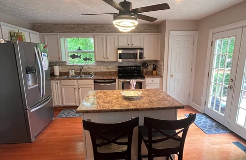Eatonton House | Lake Sinclair Shore, 10 Guests, 5 beds, SMART Home!