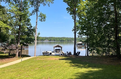 Eatonton House | Lake Sinclair Shore, 10 Guests, 5 beds, SMART Home!