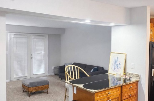 Marietta Apartment | Lake view 2-bedroom apartment with fireplace in Marietta nearCumberland Mall