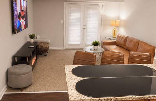 Marietta Apartment | Lake view 2-bedroom apartment with fireplace in Marietta nearCumberland Mall