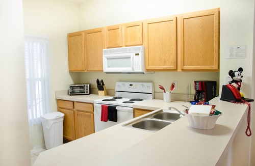 Lake Berkley House | Lake View 3 Bedroom Villa. Enjoy Private Hot Tub!