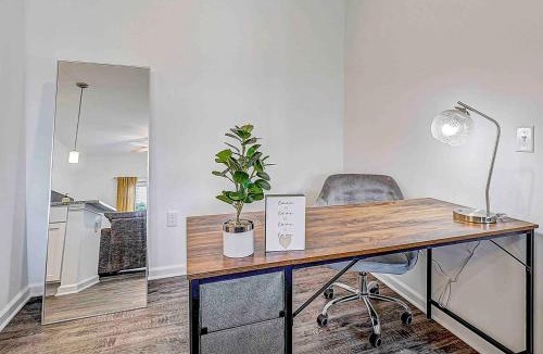 Orange Park Apartment | Lake View Suite - POOL, Pet frdly, Nr DTWN NasJax