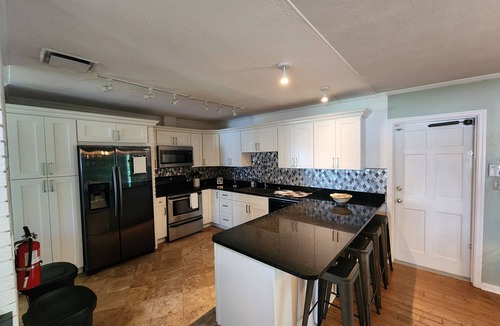 Auburndale House | Lake Whistler Beach House with lakefront pool