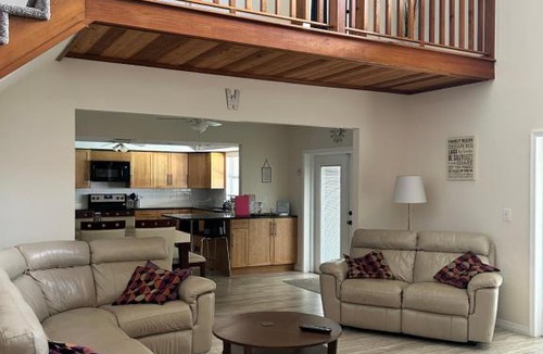 Auburndale House | Lake Whistler Hideaway