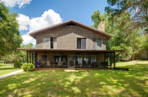 Hawthorne House | Lake Winnott Home with Boat Ramp and Dock