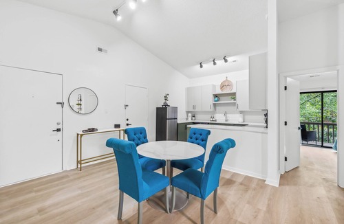 Lake Wylie Condo | Lake Wylie Third Floor Walk up Pet Friendly 2 Bedroom Condo