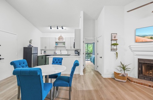 Lake Wylie Condo | Lake Wylie Third Floor Walk up Pet Friendly 2 Bedroom Condo