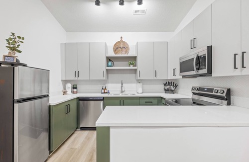 Lake Wylie Condo | Lake Wylie Third Floor Walk up Pet Friendly 2 Bedroom Condo