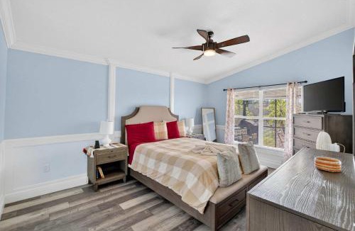 Sterling Ranch House | Lakefront 4-Bedroom Home with Pool