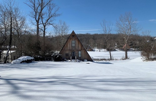 Hardy Cabin | Lakefront Aframe Cabin in Hardy on Kiwanie Lake with kayaks and private dock