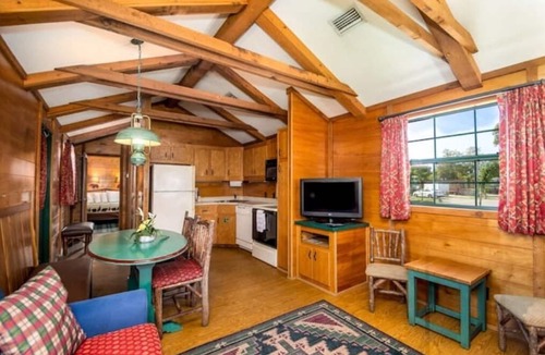 Seminole Cabin | Lakefront Cabin #405, 10mins to Beach/Dog Friendly/Prime Location/BOOK TODAY