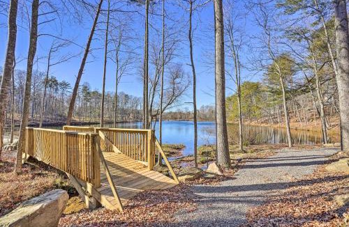 Trenton House | Lakefront Cabin w/Deck, Fire Pit in Trenton!