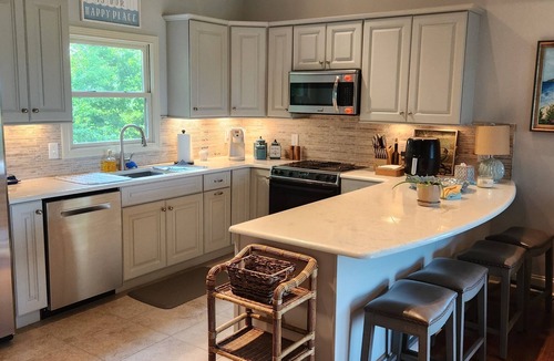 Mount Vernon Villa | Lakefront Cliff Guest House: Jaw-Dropping View