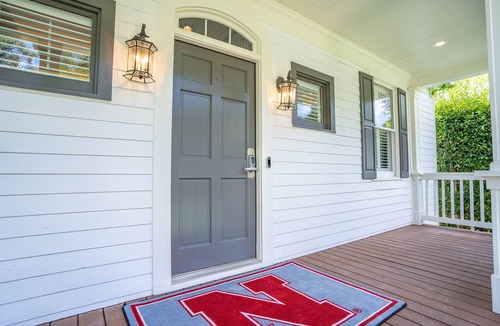 Eatonton Cottage | Lakefront cottage 9th green of Reynolds Lake Oconee Great Waters golf course