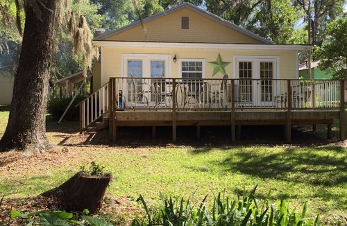 Inverness Cottage | Lakefront Cottage,Boating, Fishing, pet friendly, internet