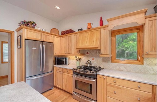 Edgar House | Lakefront Country Haven near Ocala & Forest -With Canoe, Lifejackets and Grill!
