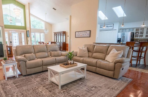 Putnam Hall House | Lakefront Escape – Sunrise Views, Kayaks & Fireside Nights