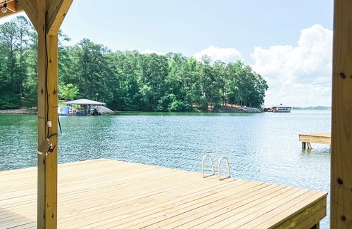 Monticello Cottage | Lakefront Escape: The Little Villa on Jackson Lake